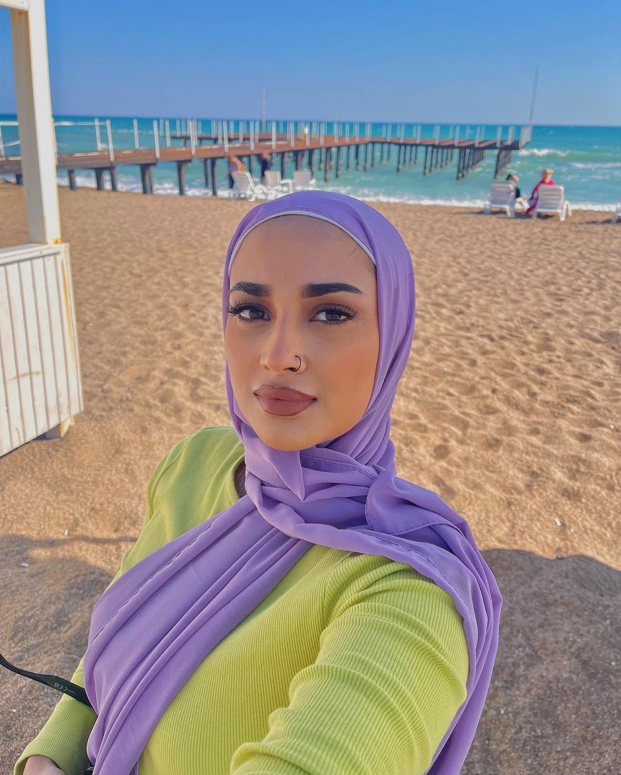 حجاب شيفون لؤلؤي أحادي اللون