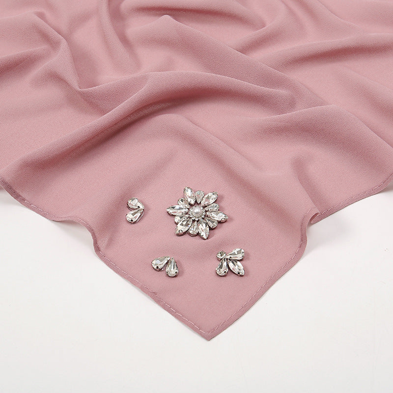 حجاب شيفون مزين بأحجار الراين واللؤلؤ بلون سادة