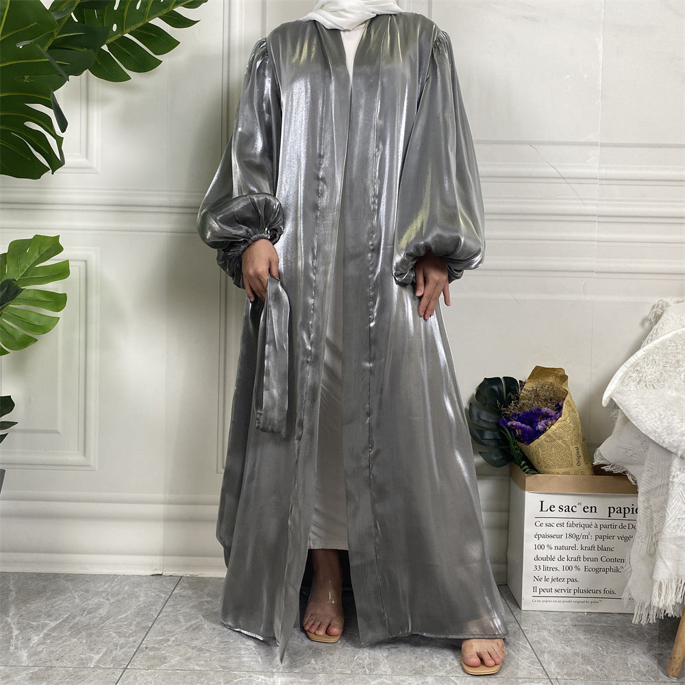 عباية مفتوحة بأكمام فانوس من الحرير اللامع