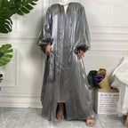 عباية مفتوحة بأكمام فانوس من الحرير اللامع