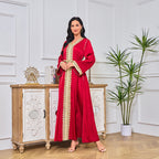 عباية مطرزة بفتحة - حمراء