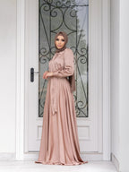 فستان ساتان متأرجح كبير الحجم