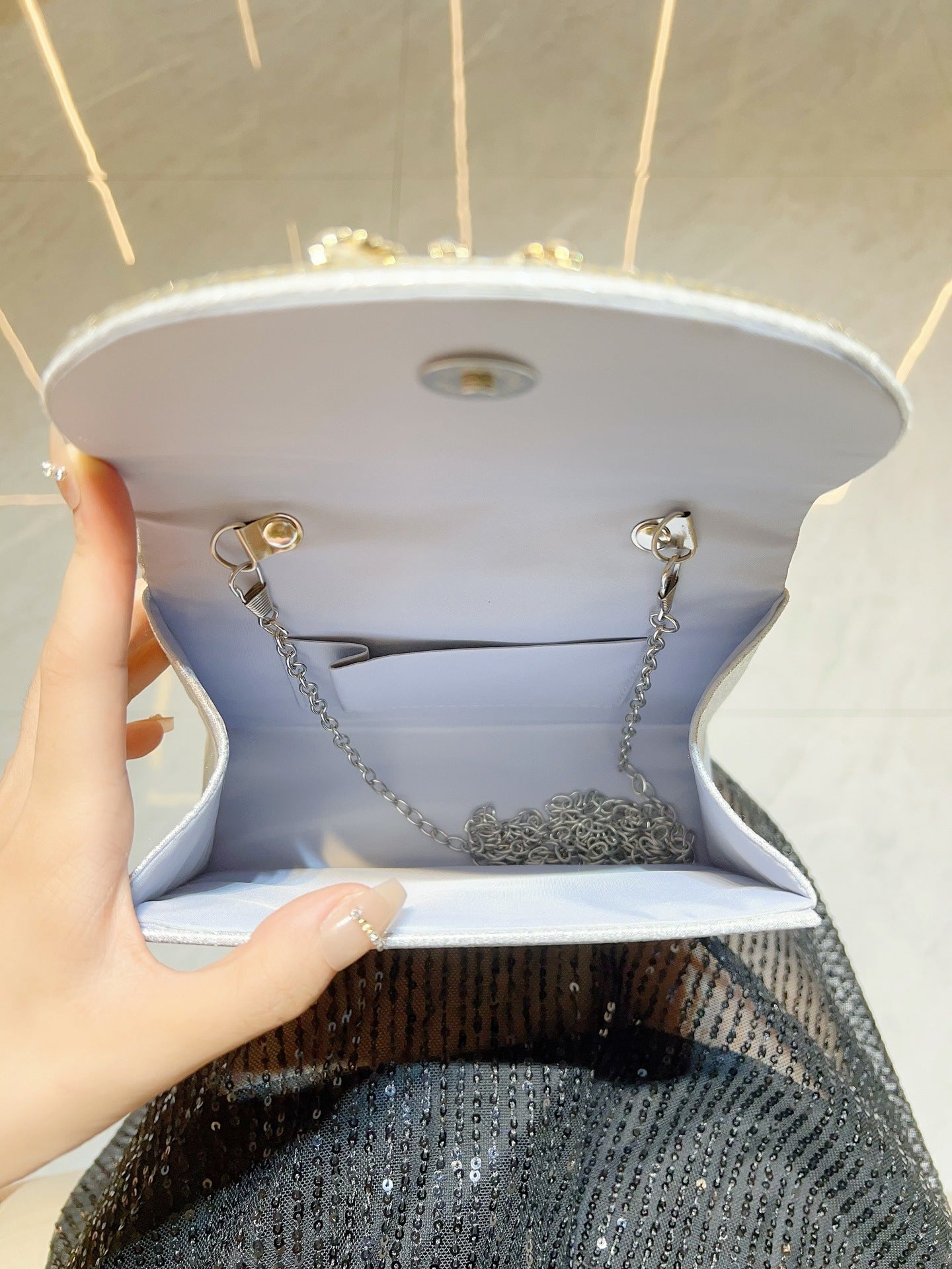 حقيبة عشاء قطرية مرصعة بأحجار الراين 