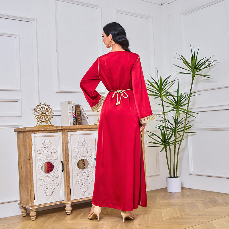 عباية مطرزة بفتحة - حمراء