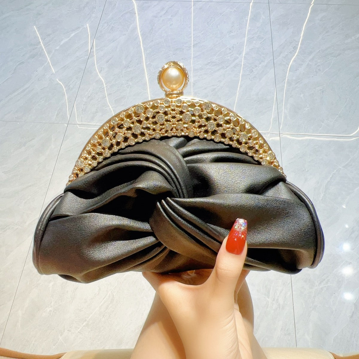 حقيبة يد ذهبية للسهرة 