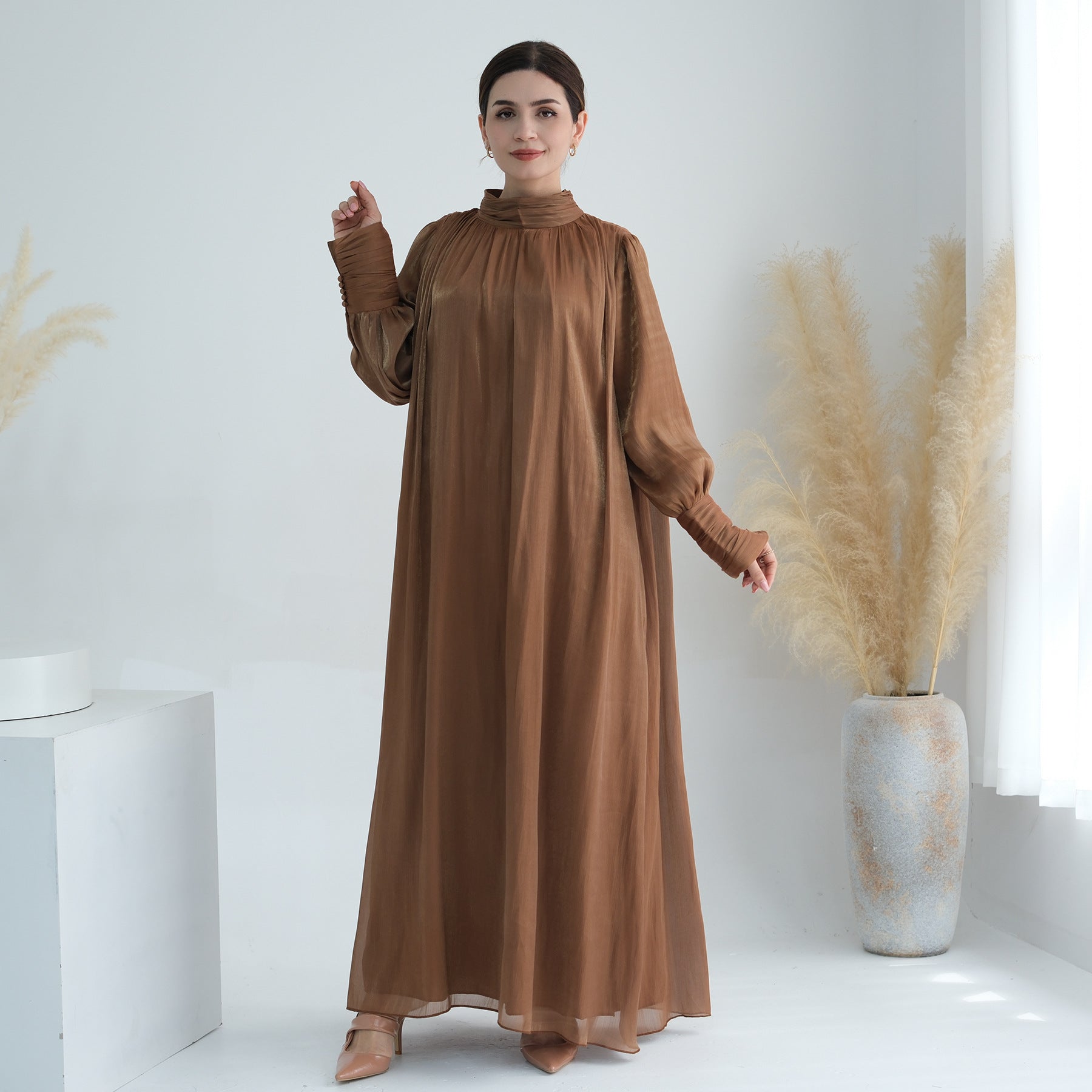 فساتين ساتان لامعة 