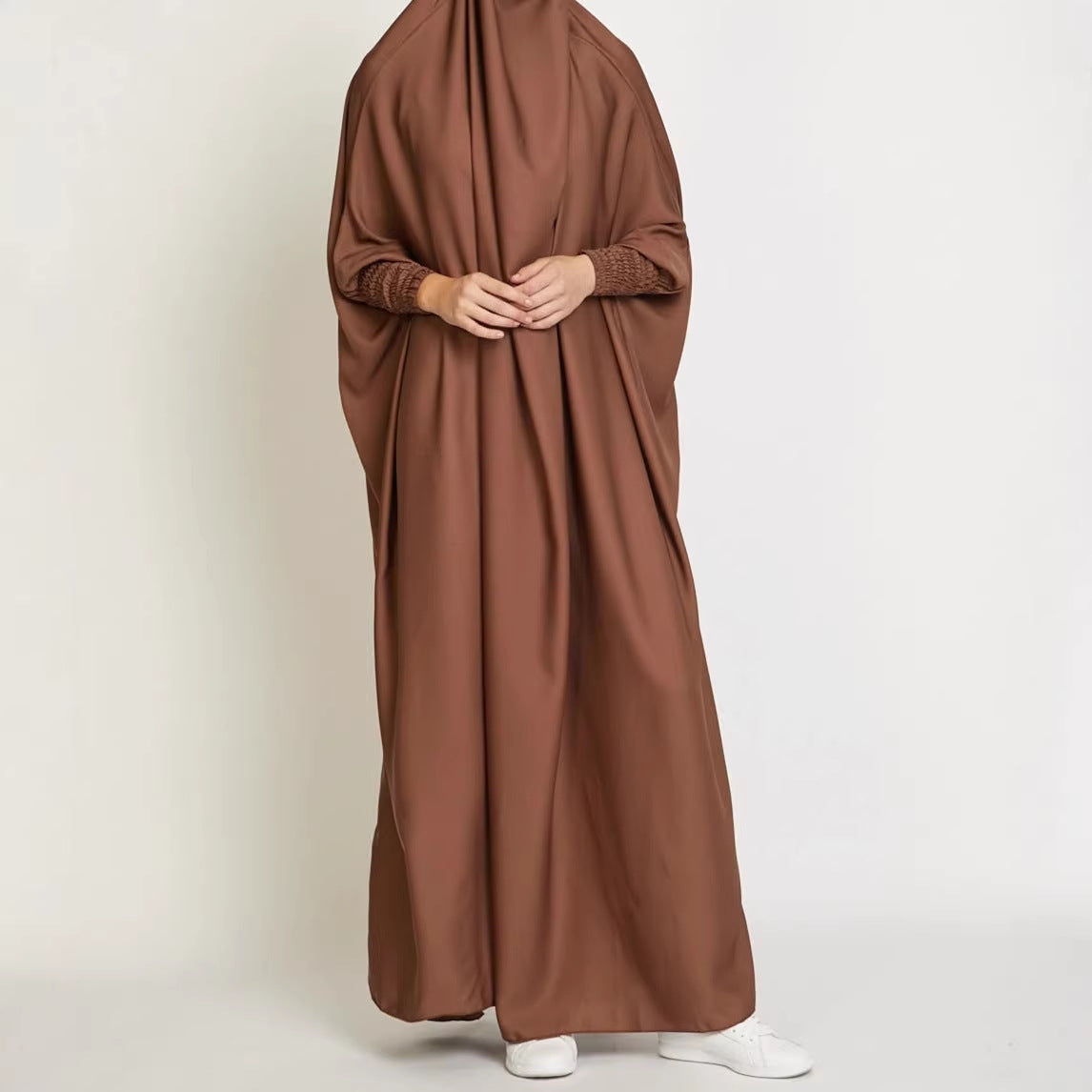 عباية من قطعة واحدة بلون سادة