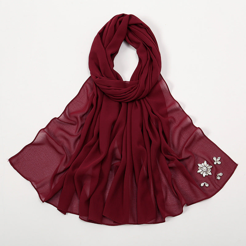 حجاب شيفون مزين بأحجار الراين واللؤلؤ بلون سادة