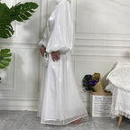 عباية مفتوحة بأكمام فانوس من الحرير اللامع