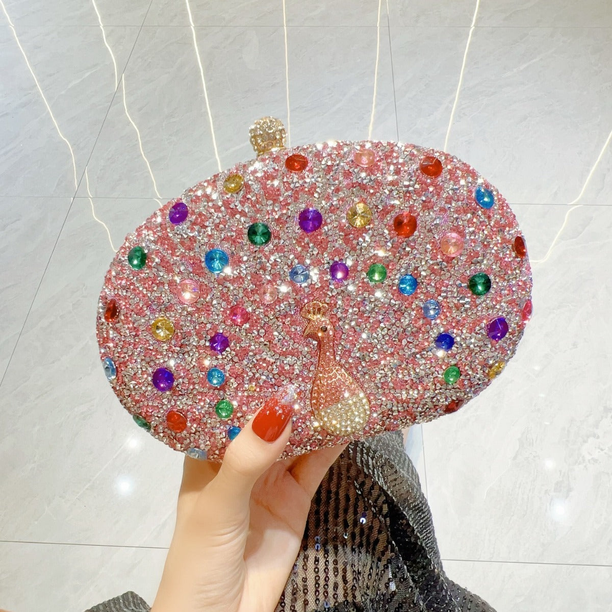 حقيبة يد لامعة مرصعة بأحجار الراين 