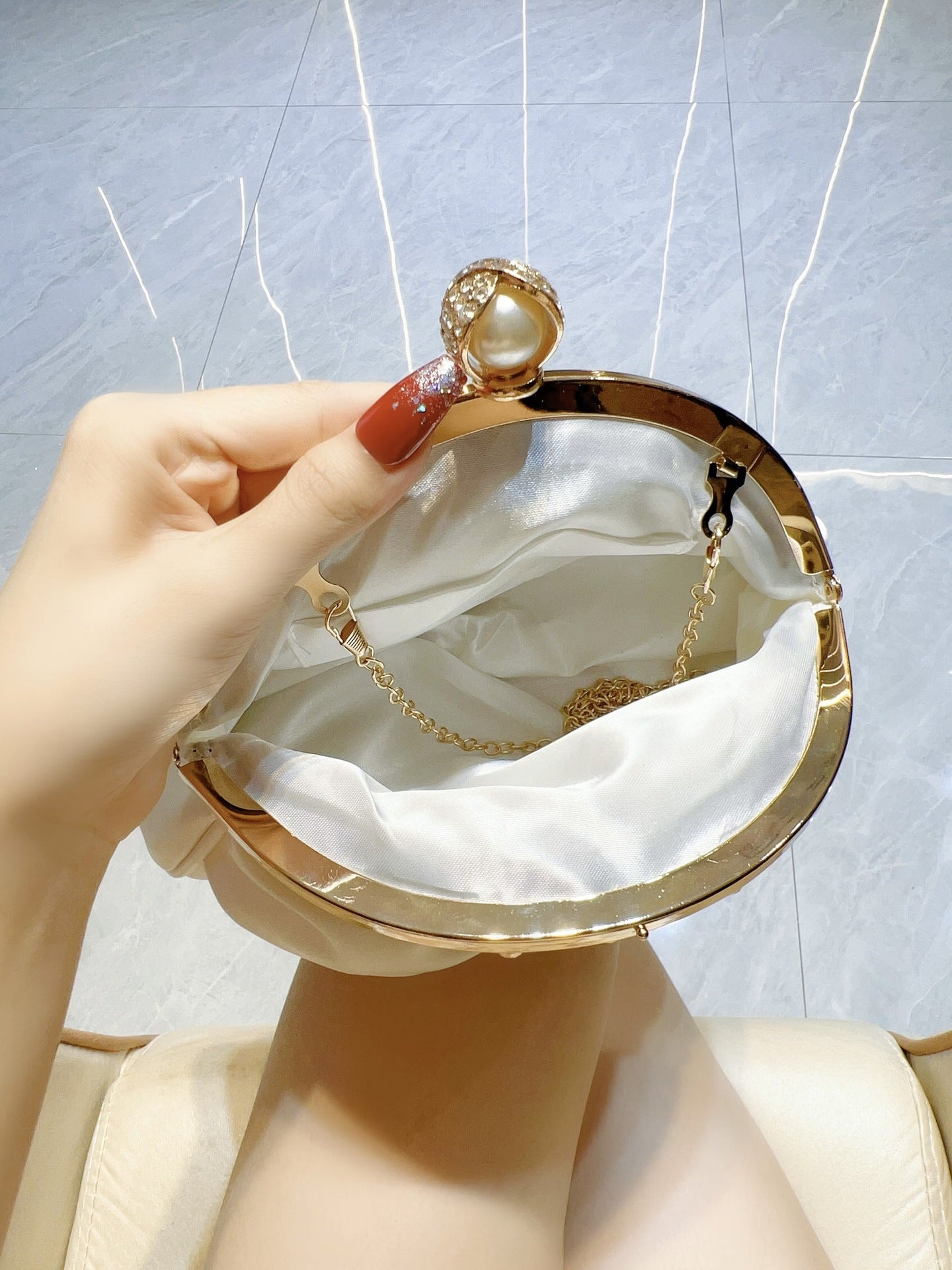 حقيبة يد ذهبية للسهرة 