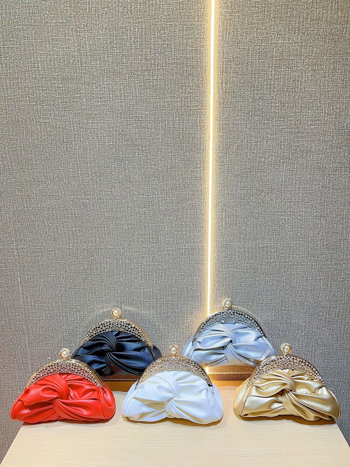 حقيبة يد ذهبية للسهرة 