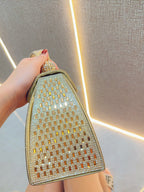 حقيبة يد هرمية من الكريستال 