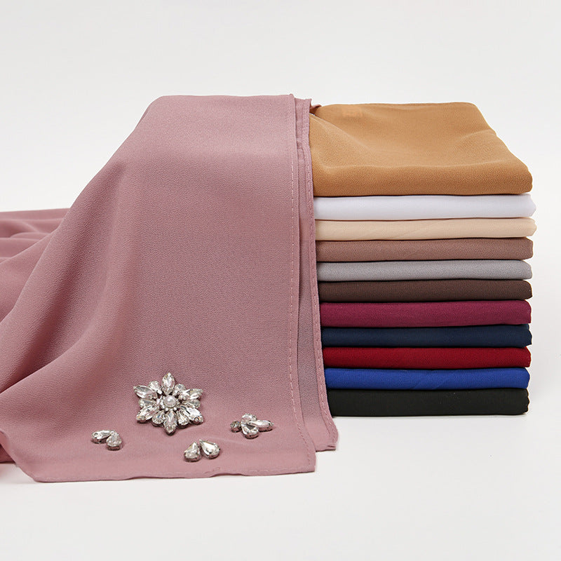 حجاب شيفون مزين بأحجار الراين واللؤلؤ بلون سادة