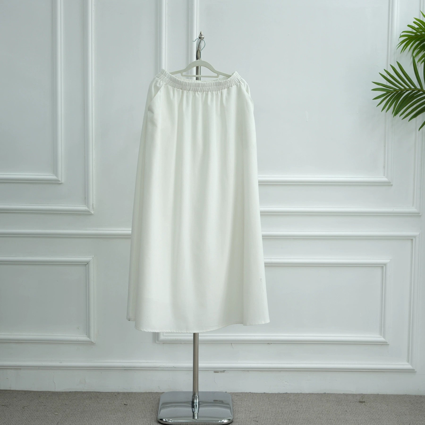 Elegant Top Paired with Fashionable Skirt Abaya