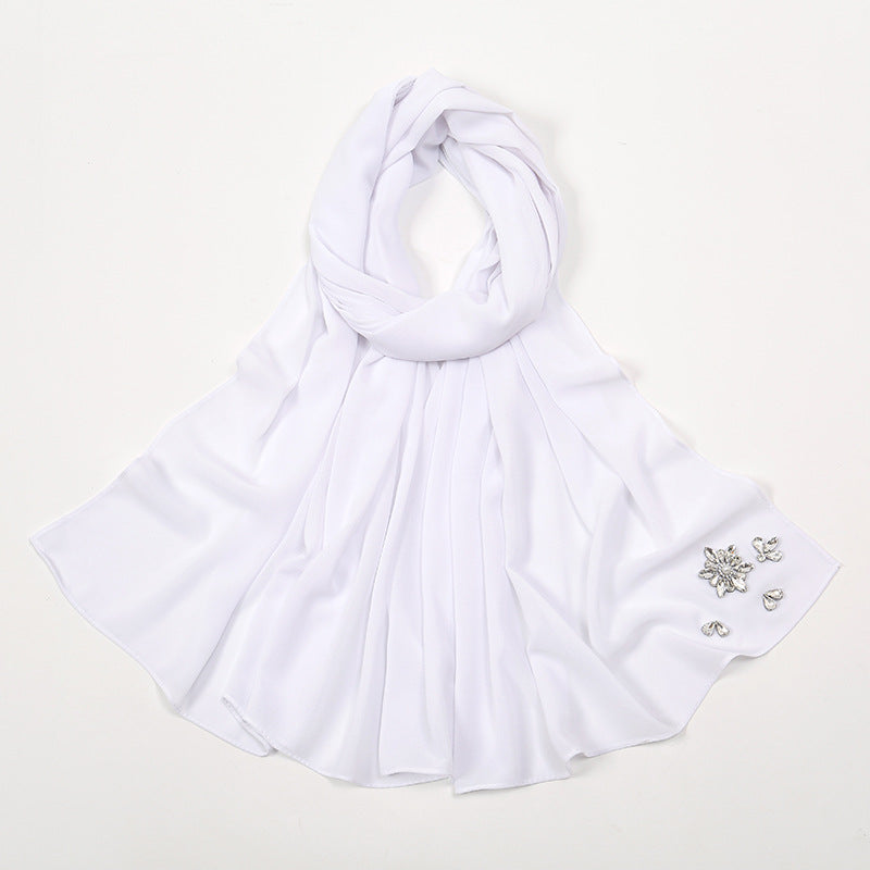 حجاب شيفون مزين بأحجار الراين واللؤلؤ بلون سادة