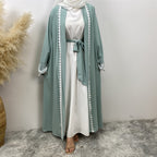 عباية مزينة بالدانتيل