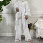 عباية مفتوحة بأكمام فانوس من الحرير اللامع