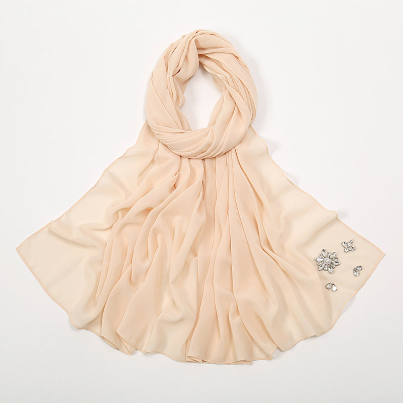 حجاب شيفون مزين بأحجار الراين واللؤلؤ بلون سادة