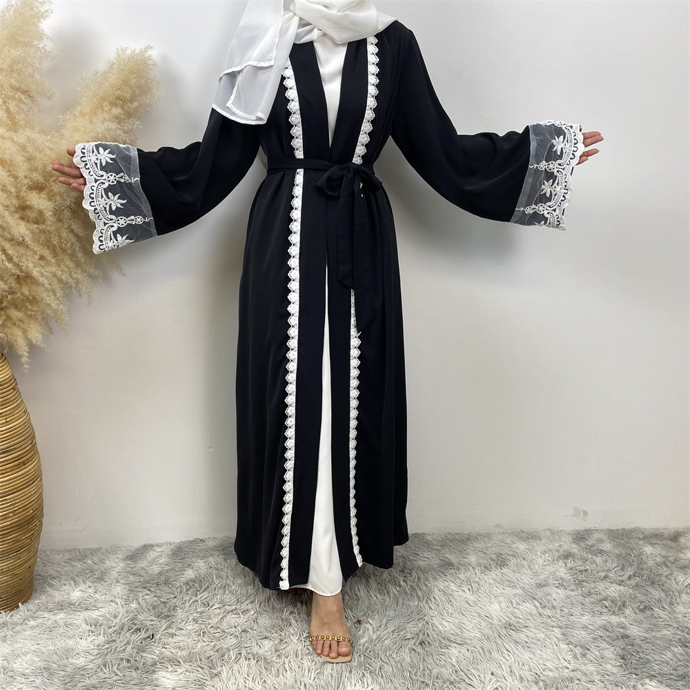 عباية مزينة بالدانتيل