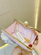 حقائب يد مزينة باللؤلؤ والزهور ثلاثية الأبعاد 