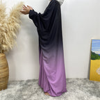 عبايات بأكمام خفاش متدرجة الألوان