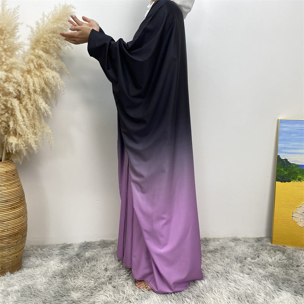 عبايات بأكمام خفاش متدرجة الألوان