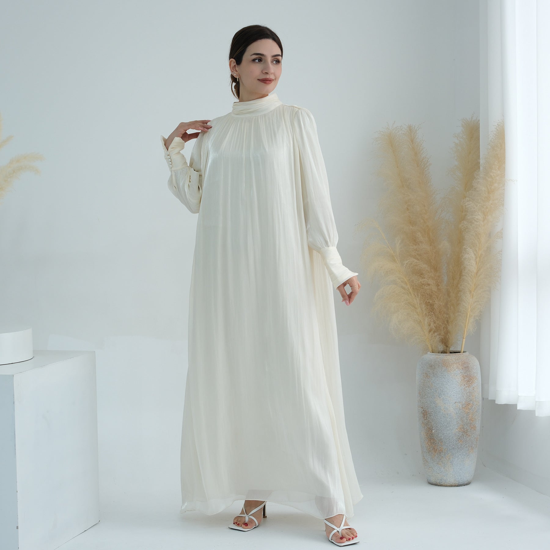 فساتين ساتان لامعة 