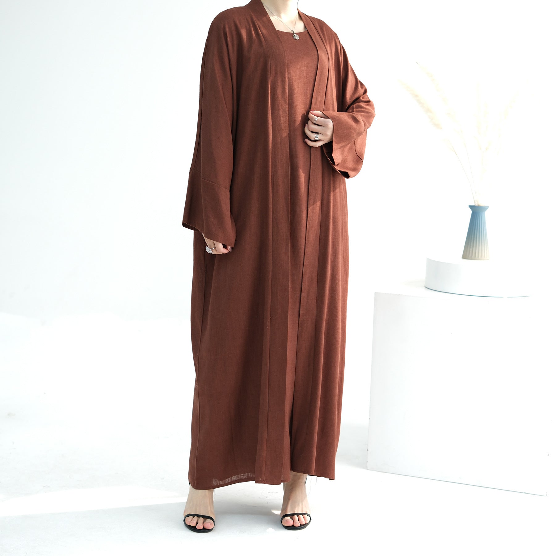 فستان بدون أكمام مع كارديجان متناسق مع جيوب