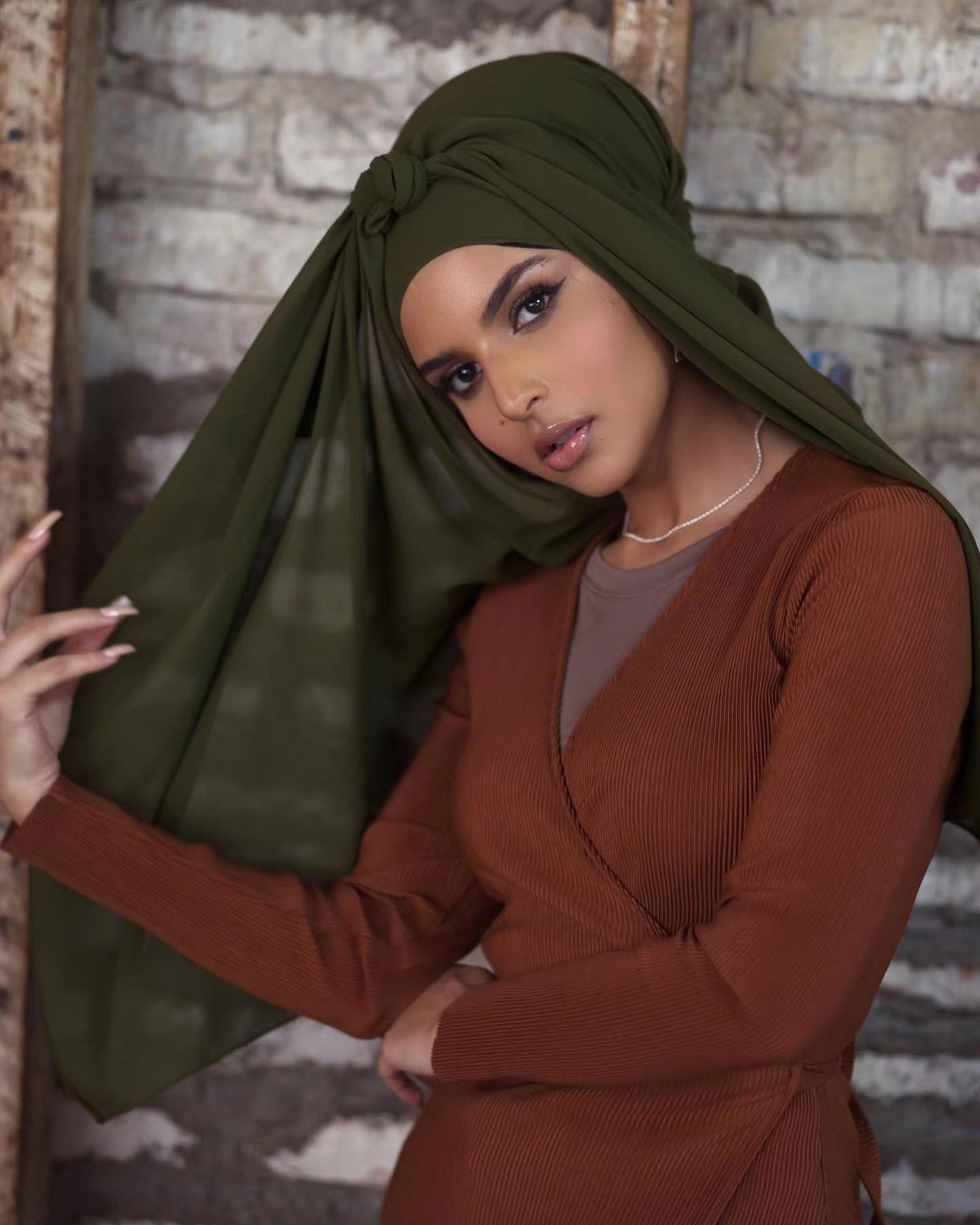 حجاب شيفون لؤلؤي أحادي اللون