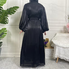 عباية مفتوحة بأكمام فانوس من الحرير اللامع