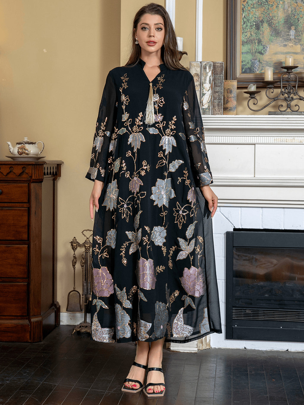 قفطان مزين بالترتر والشراشيب