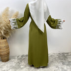 عباية مزينة بالدانتيل