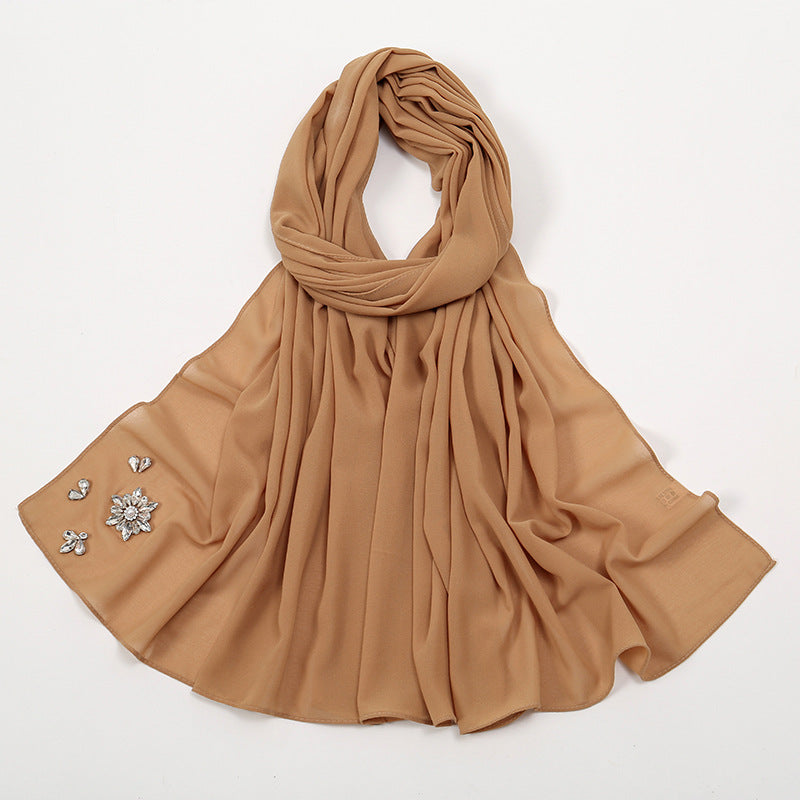 حجاب شيفون مزين بأحجار الراين واللؤلؤ بلون سادة