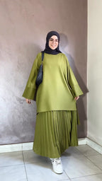 Round Neck Top & Pleated Skirt Set