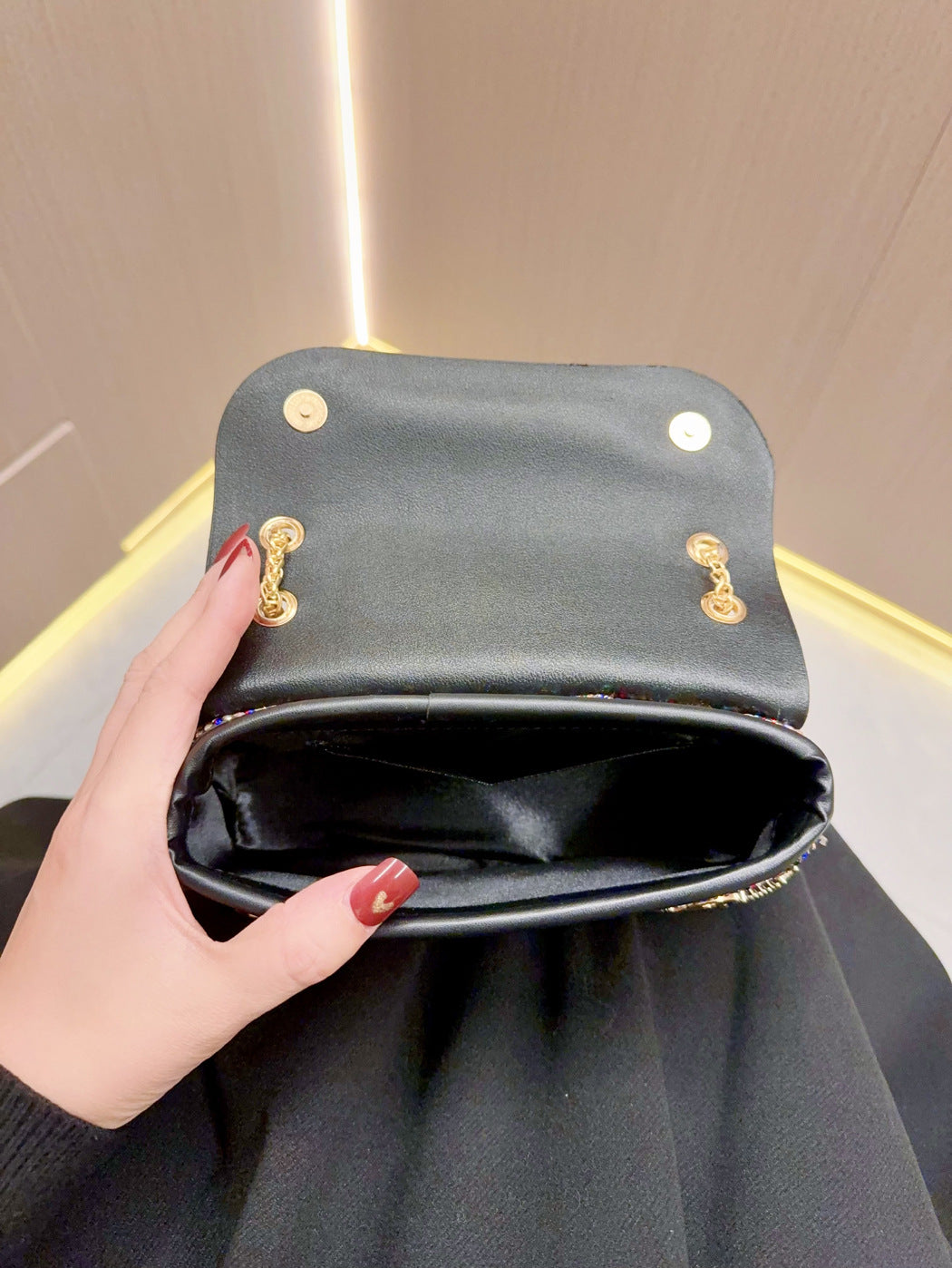 حقائب يد كروس بودي مرصعة بأحجار الراين والكريستال 