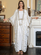 قفطان أبيض بنقشات زهور ذهبية