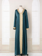 عباية مطرزة بفتحة - حمراء