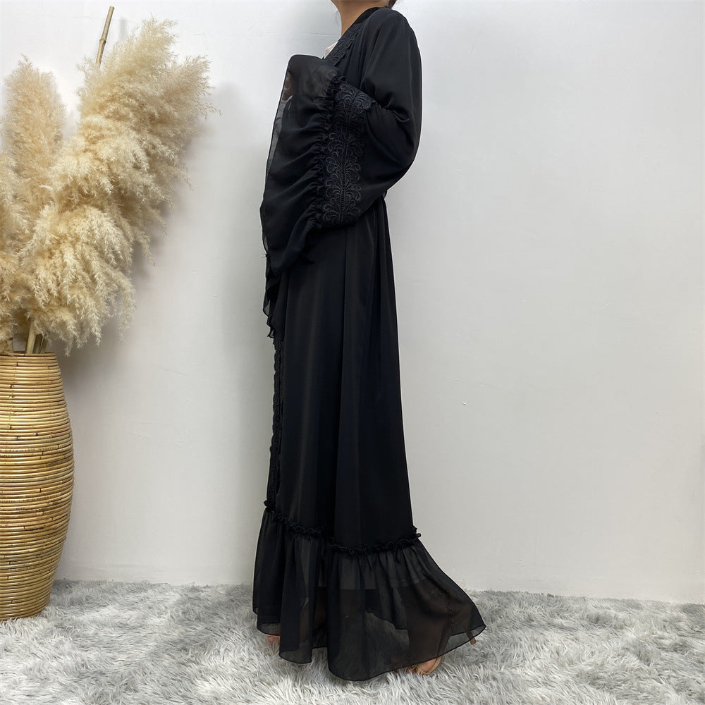 عباية مطرزة بالورود السوداء