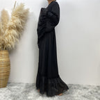 عباية مطرزة بالورود السوداء