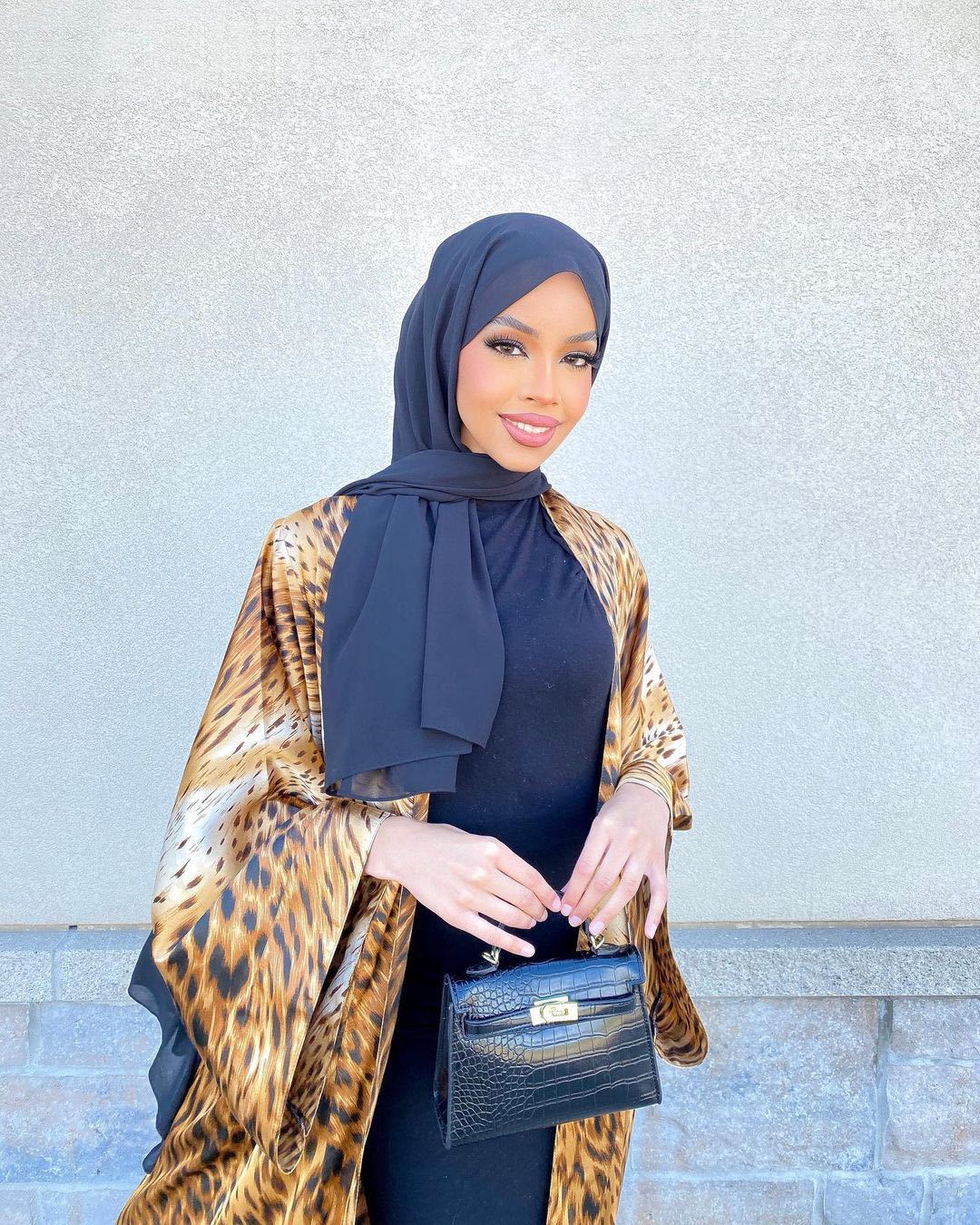 حجاب شيفون لؤلؤي أحادي اللون