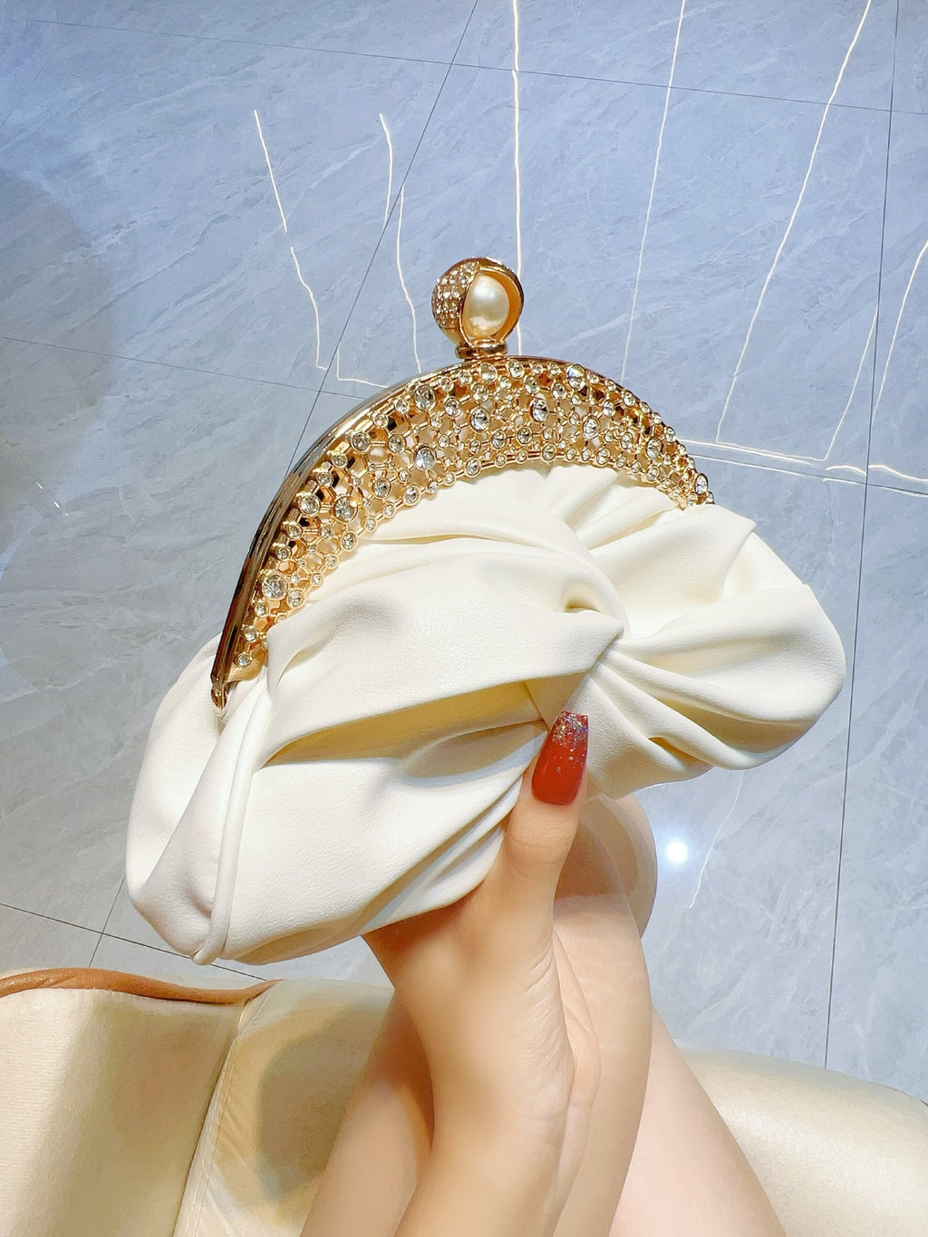 حقيبة يد ذهبية للسهرة 