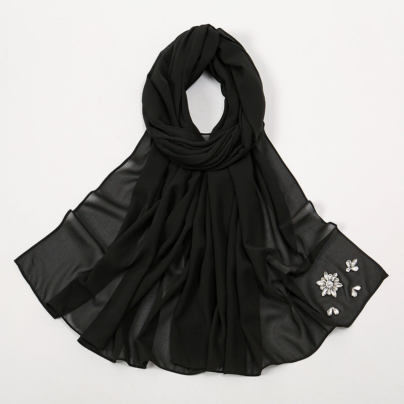 حجاب شيفون مزين بأحجار الراين واللؤلؤ بلون سادة