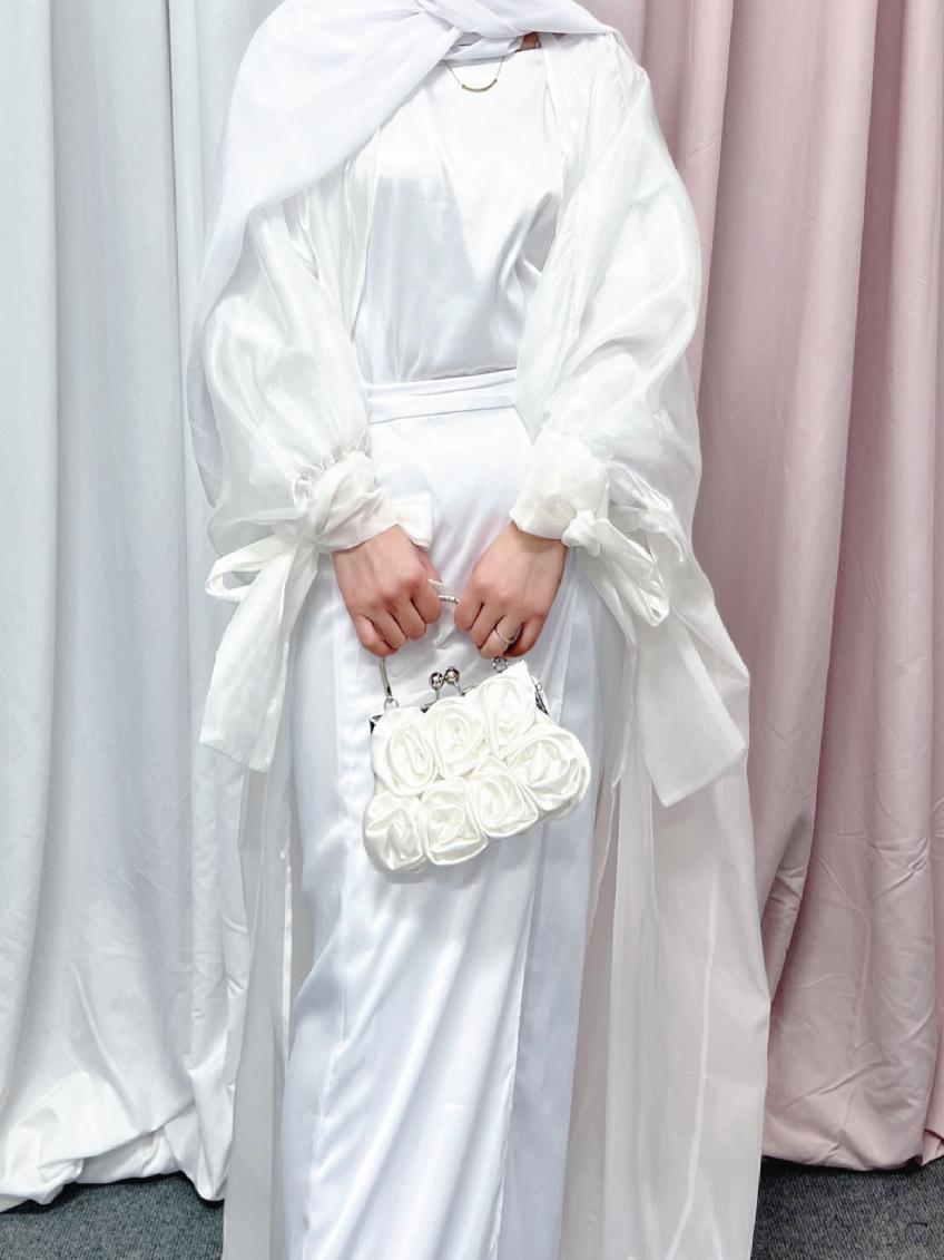 عباية نسائية أنيقة مفتوحة بأكمام منفوخة